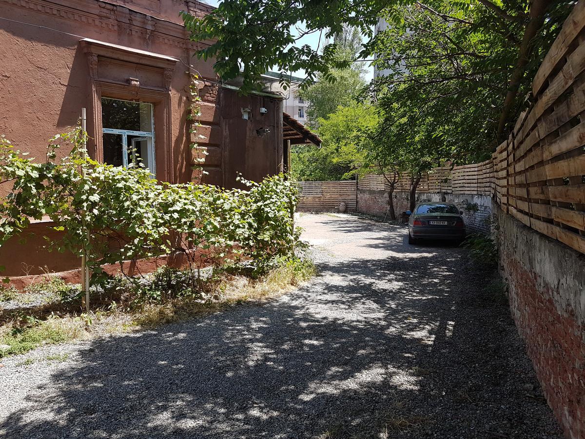 Tbilisi Yard Hostel Εξωτερικό φωτογραφία